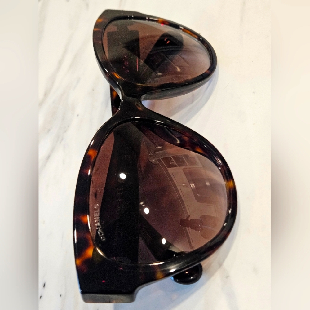 CHANEL Oversized Tortoiseshell Sunglasses w/box!